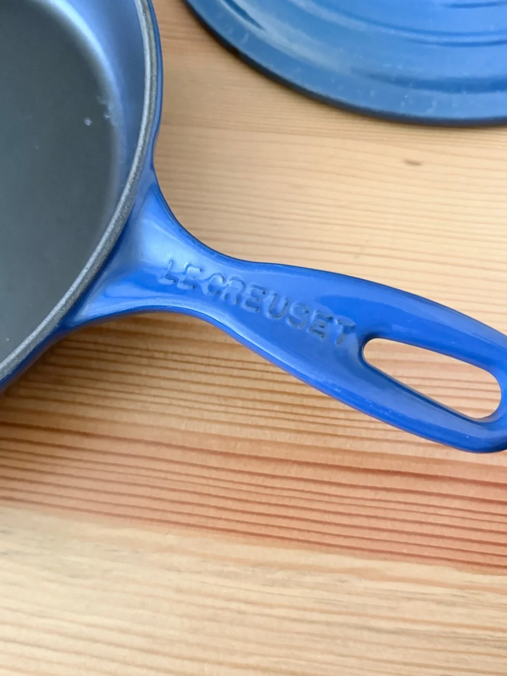BUNDLE Le creuset dutch oven, lid, saute pan